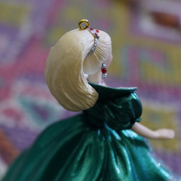 Vintage 1995 NEW IN BOX "Holiday Barbie" Hallmark Keepsake Ornament - Picture 6 of 9